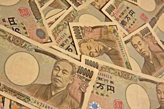 Yen slips moderately as month and quarter end