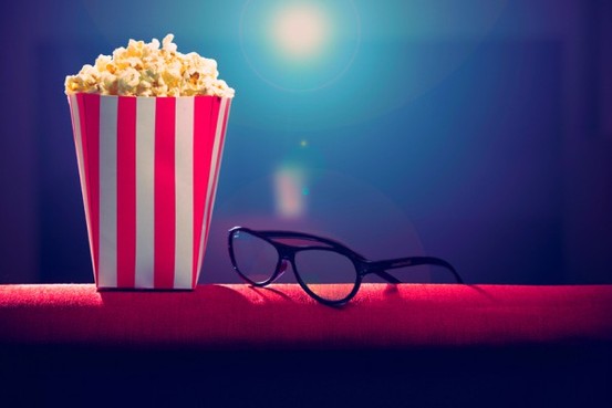 Netflix, iPic Entertainment Agree to Screen Original Movies in Theaters, Online Simultaneously